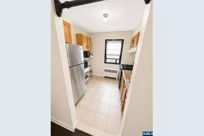2339 Hudson Terrace E9 #E9, Fort Lee, NJ 07024 - Photo 8