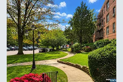 2339 Hudson Terrace E9 #E9, Fort Lee, NJ 07024 - Photo 2