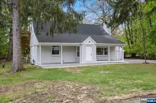 37 Roth Ave, Oakland, NJ 07417 - Photo 2