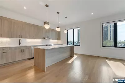 240 Columbia Avenue 5 #5, Fort Lee, NJ 07024 - Photo 2