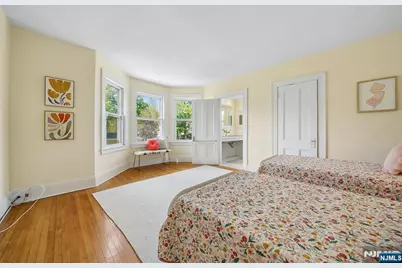 215 Inwood Avenue, Montclair, NJ 07043 - Photo 32
