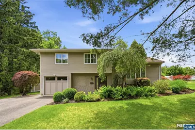 4 Ackerman Street, Waldwick, NJ 07463 - Photo 2