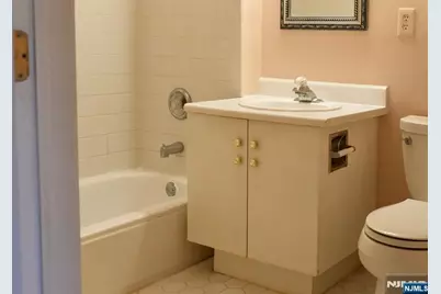 2009 Beatrice Court, Mahwah, NJ 07430 - Photo 8
