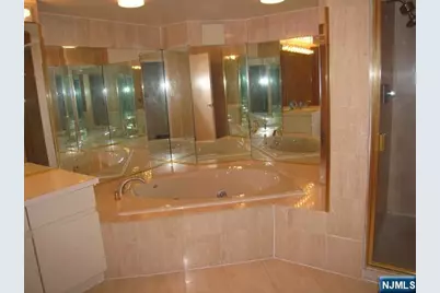 1512 Palisade Avenue 2R #2R, Fort Lee, NJ 07024 - Photo 10