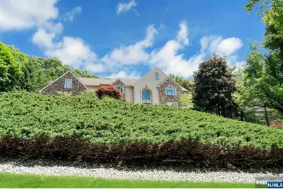 309 Skyridge Road, Franklin Lakes, NJ 07417 - Photo 2