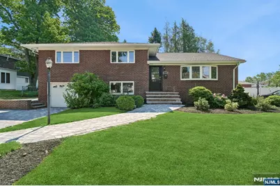11 Raymond Street, Englewood Cliffs, NJ 07632 - Photo 1