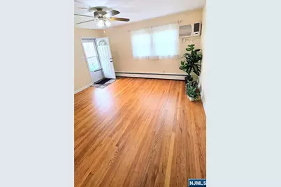 648 Milton Avenue 1st Floor #1st floor, Lyndhurst Township, NJ 07071 - Photo 8