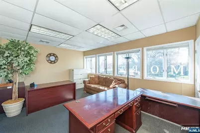 435-437 Hollywood Avenue 8 #8, Fairfield, NJ 07004 - Photo 4