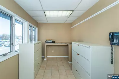 435-437 Hollywood Avenue 8 #8, Fairfield, NJ 07004 - Photo 6