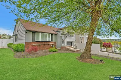 240 Gordon Avenue, Totowa, NJ 07512 - Photo 2