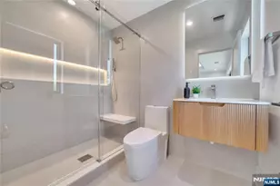 1077 Abbott Blvd, Fort Lee, NJ 07024 - Photo 34