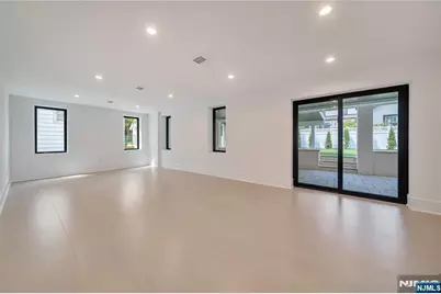 1077 Abbott Boulevard, Fort Lee, NJ 07024 - Photo 18