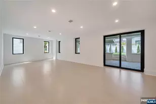 1077 Abbott Blvd, Fort Lee, NJ 07024 - Photo 18