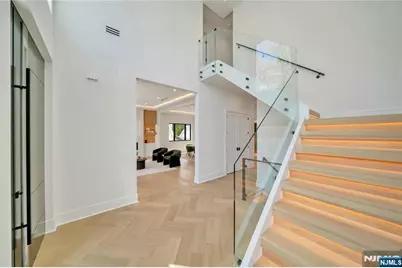 1077 Abbott Boulevard, Fort Lee, NJ 07024 - Photo 16