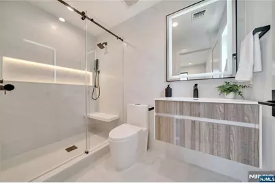 1077 Abbott Boulevard, Fort Lee, NJ 07024 - Photo 36