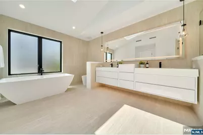 1077 Abbott Boulevard, Fort Lee, NJ 07024 - Photo 28