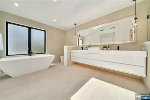 1077 Abbott Blvd, Fort Lee, NJ 07024 - Photo 28