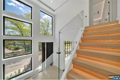 1077 Abbott Boulevard, Fort Lee, NJ 07024 - Photo 24