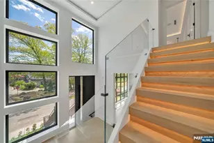 1077 Abbott Blvd, Fort Lee, NJ 07024 - Photo 24