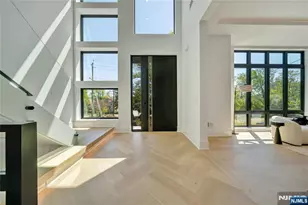 1077 Abbott Blvd, Fort Lee, NJ 07024 - Photo 2