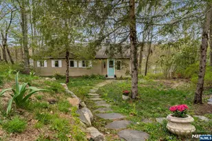 351 Lakeshore Dr, Vernon, NJ 07422 - Photo 2