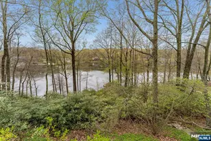 351 Lakeshore Dr, Vernon, NJ 07422 - Photo 10
