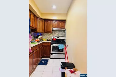 924 Stuyvesant Avenue E1 #E1, Irvington, NJ 07111 - Photo 4