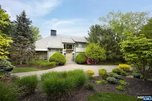 4 Hunter Ridge, Woodcliff Lake, NJ 07677 - Photo 2