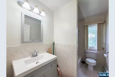 2050 Ellery Avenue A #A, Fort Lee, NJ 07024 - Photo 4