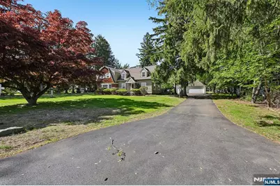 37 Nilsen Avenue, Mahwah, NJ 07430 - Photo 2