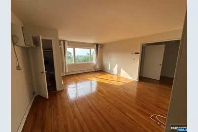 510 Studio Road 2 #2, Ridgefield, NJ 07657 - Photo 2