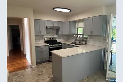 510 Studio Road 2 #2, Ridgefield, NJ 07657 - Photo 4
