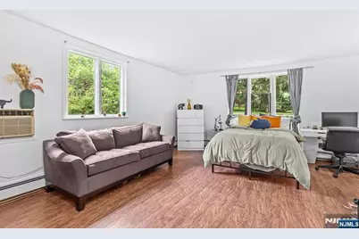 8 Halsey Lane, Closter, NJ 07624 - Photo 10