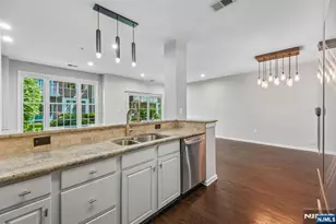 102 Abbie Ct, West New York, NJ 07093 - Photo 8