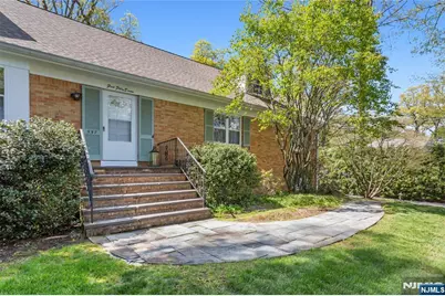557 Taunton Road, Wyckoff Township, NJ 07481 - Photo 4