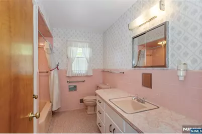 557 Taunton Road, Wyckoff Township, NJ 07481 - Photo 18