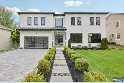 424 Ridgewood Avenue, Paramus, NJ 07652 - Photo 1