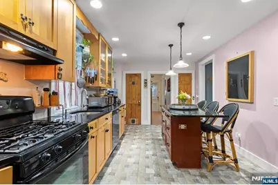 370 Undercliff Avenue, Edgewater, NJ 07020 - Photo 14