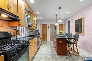 370 Undercliff Ave, Edgewater, NJ 07020 - Photo 14