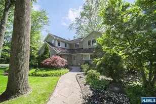 4 Mellon Ln, Tenafly, NJ 07670 - Photo 2