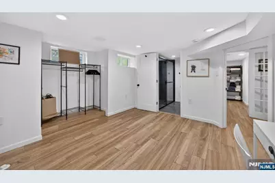 653 Ridgewood Avenue, Montclair, NJ 07043 - Photo 20