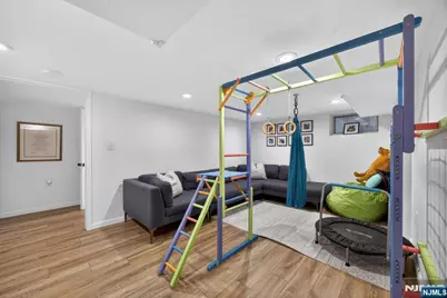 653 Ridgewood Avenue, Montclair, NJ 07043 - Photo 22
