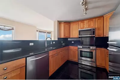6210 City Place, Edgewater, NJ 07020 - Photo 10