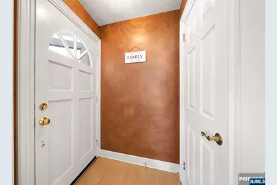 38 Carlson Court, Closter, NJ 07624 - Photo 4