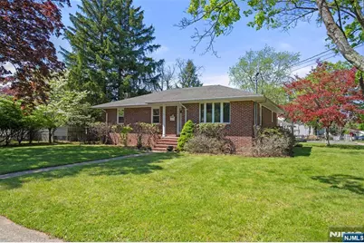 38 Carlson Court, Closter, NJ 07624 - Photo 2