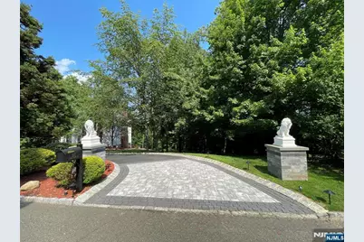 317 Rock Ridge Court, Franklin Lakes, NJ 07417 - Photo 2