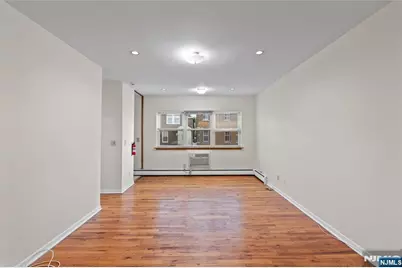 239 Crescent Lane 1 #1, Cliffside Park, NJ 07010 - Photo 4