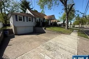 95 Westview Ave, Paramus, NJ 07652 - Photo 2