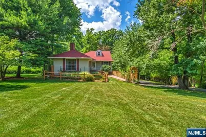 37 Grandview Place, Caldwell, NJ 07006 - Photo 2