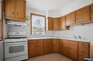 608 Washington Ave, Belleville, NJ 07109 - Photo 10
